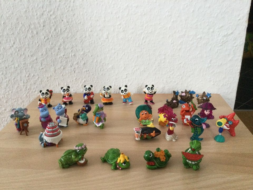 Ü Ei Figuren Sammlung aus den 90ern in Neustetten