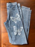 Top: H&M Skinny Fit Jeans Größe 152 mit Schmetterlingen Nordrhein-Westfalen - Bad Oeynhausen Vorschau