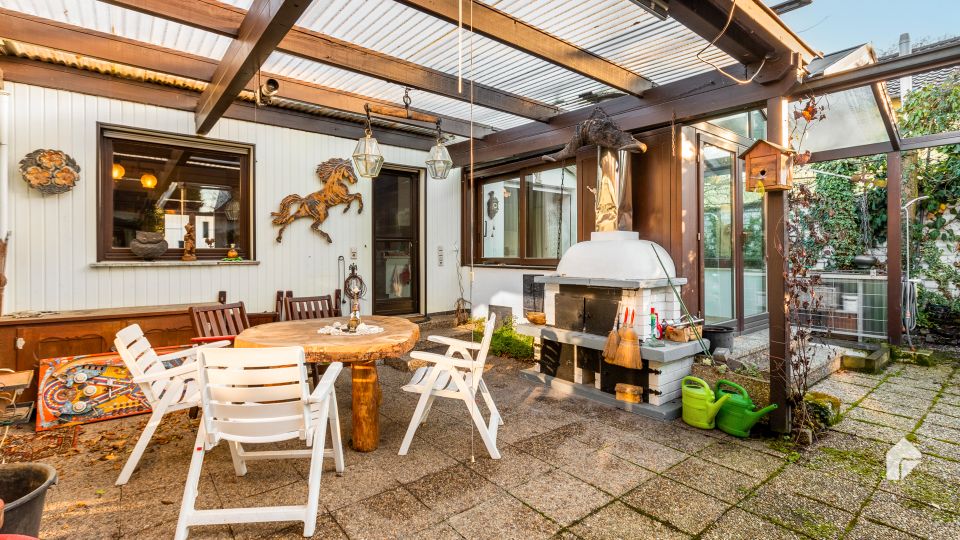 Gepflegtes Wohnglück: Bungalow mit charmantem Außenbereich, Garage, Carport, Sauna & Schwimmbad in Köln
