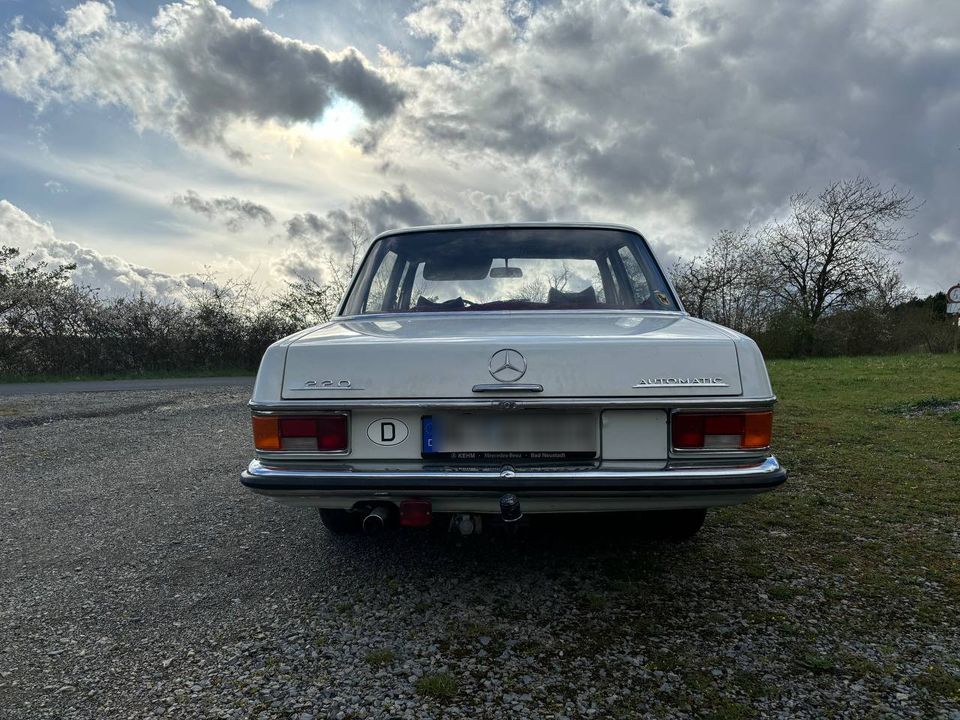 mercedes w115/8 220 restauriert lack top in Ostheim