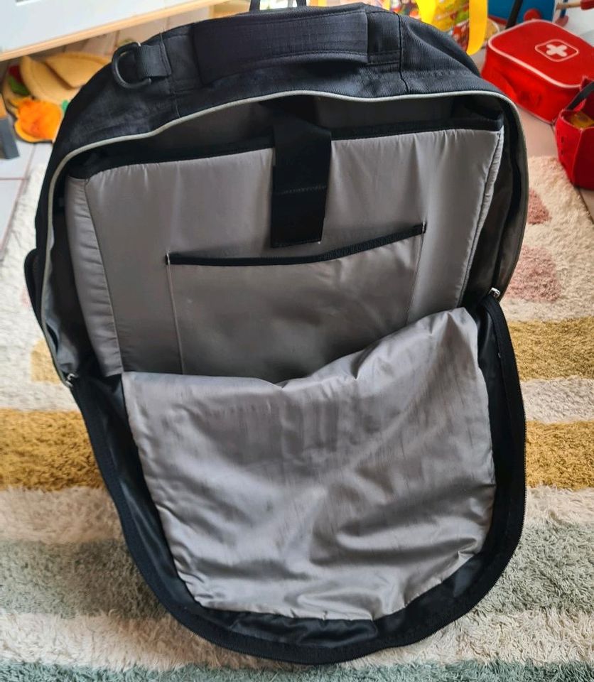 Deuter Laptop Rucksack - sehr gut erhalten in Berlin