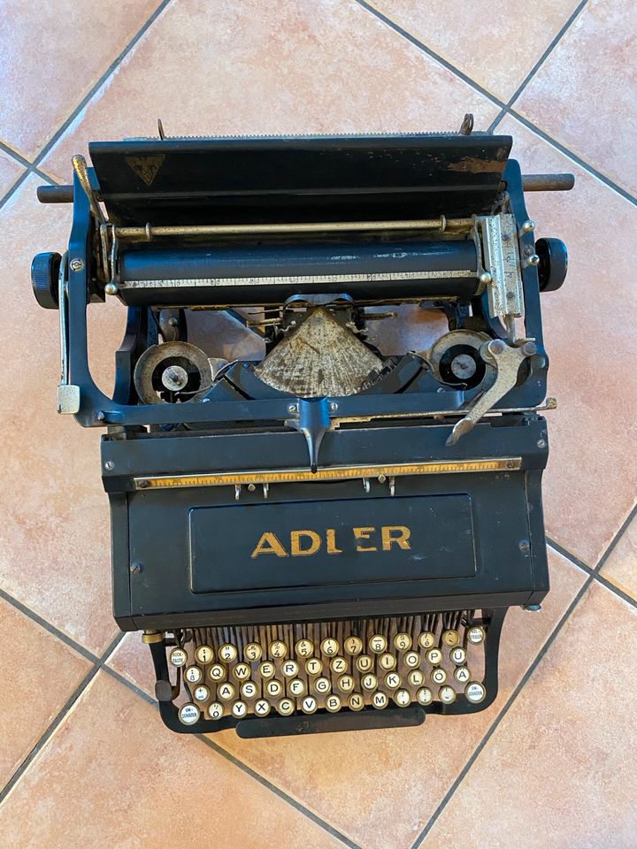 Schreibmaschine Adler Modell 25 von 1925 in Otterberg
