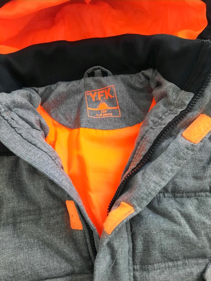 Jacke Steppjacke Jungen in grau Orange gr. 128 wie neu in Weißenfels