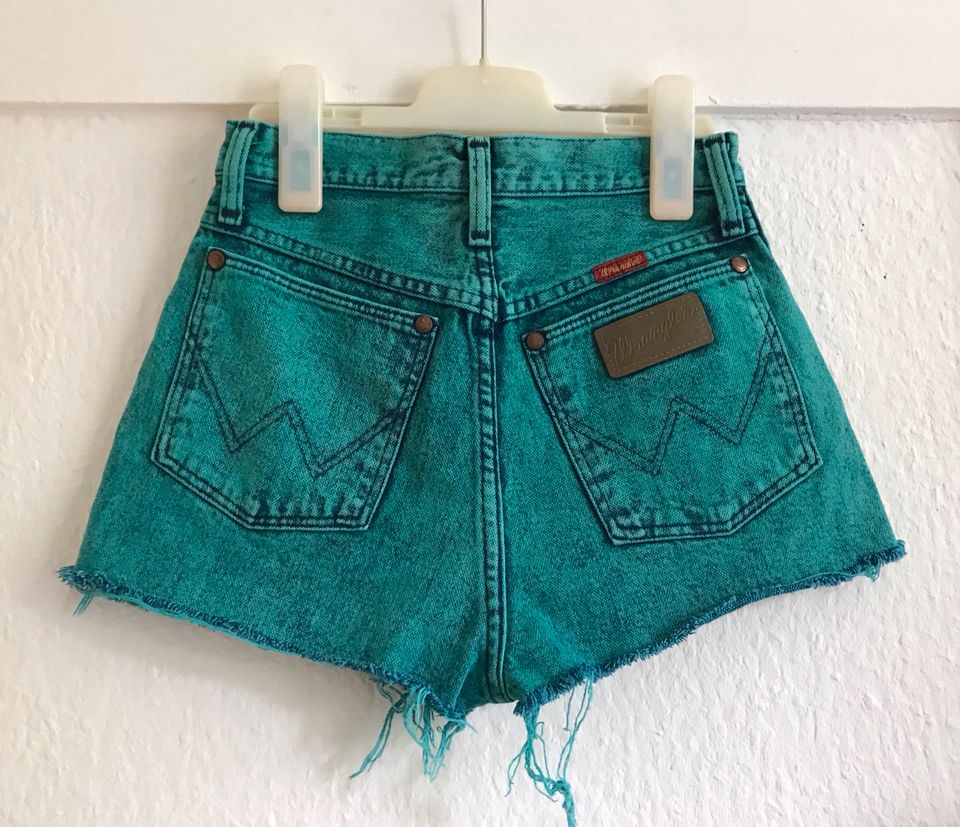 Damen Wrangler Shorts hohe Taille Gr. 32/34 in Mönchengladbach