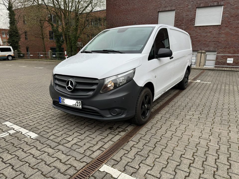 Transporter mit Fahrer für Umzug Möbel Taxi Entrümpelung in Dortmund