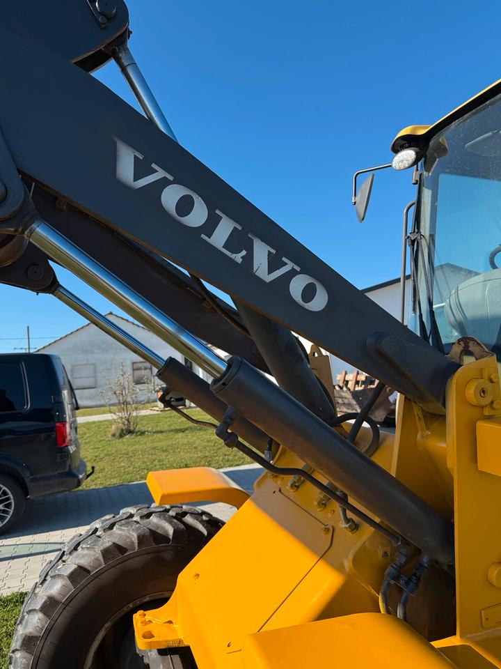 Radlader Volvo l30b pro bj05 Hoflader Cat Jcb Bruttopreis ! in Sankt Wolfgang