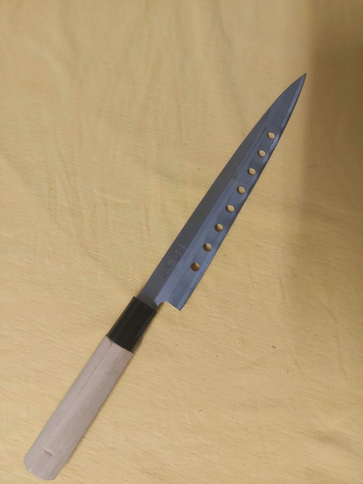 Sashimi Messer japanisch Holzgriff Klinge gelocht in Reiskirchen