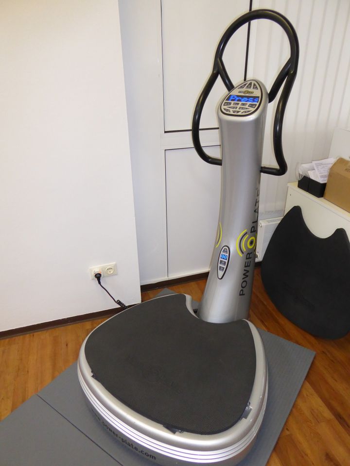 Power Plate Vibrationsplatte mit Zubehör in Braunschweig