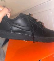 Damen Nike Air force schwarz  38,5  neu Friedrichshain-Kreuzberg - Kreuzberg Vorschau