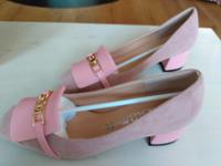 Rosa Damenschuhe Castamere Größe 39 neu Nordrhein-Westfalen - Kürten Vorschau