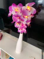 Leuchtende Vase mit unechten Orchideen Baden-Württemberg - Gerlingen Vorschau