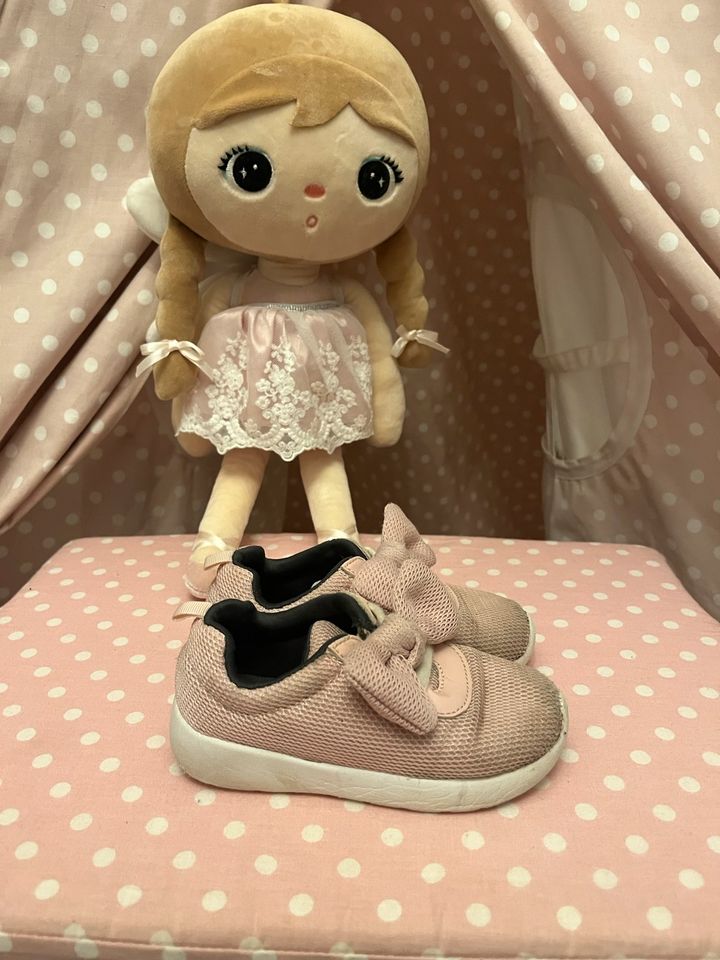 Zuckersüsse Schleifchen Sneaker Schuhe von H & M Rosa Gr. 25 in Hannover