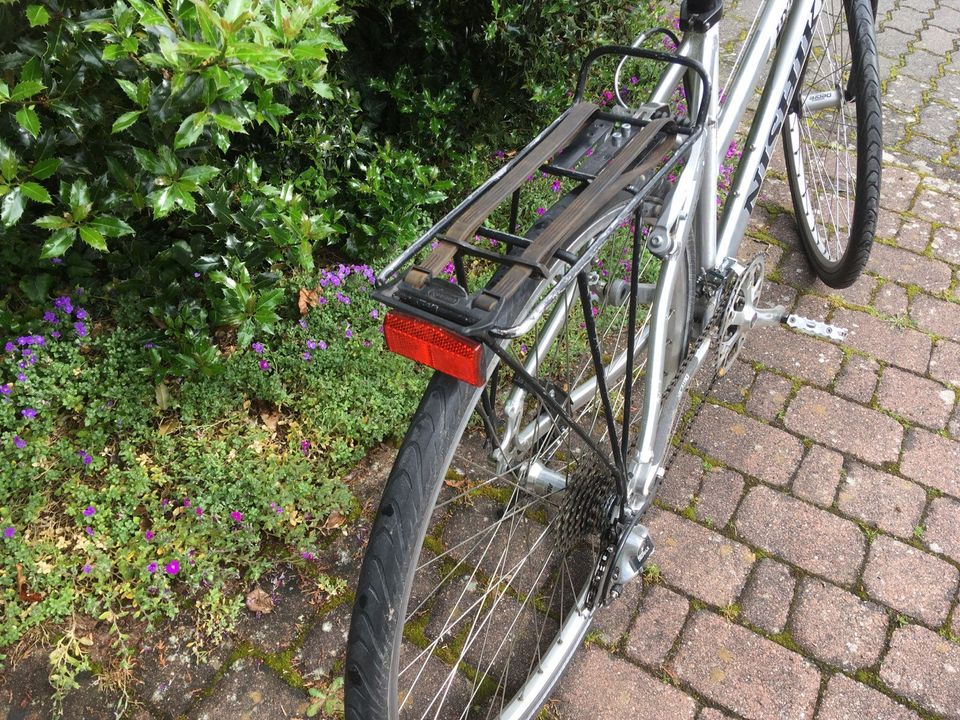 Damen Cross Fahrrad NISHIKI in Hofheim am Taunus