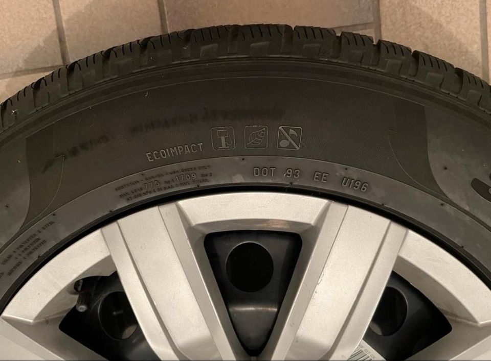 Winterreifen auf Stahlfelge für VW Tiguan 215/65 R17 4 Stück in Geseke