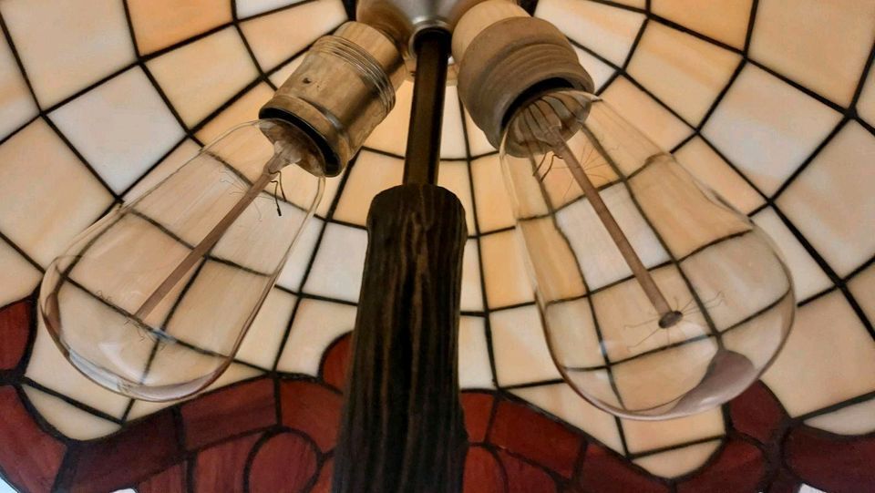Große Tischlampe - Tiffany-Stil - Messing-Fuß in Mönchengladbach
