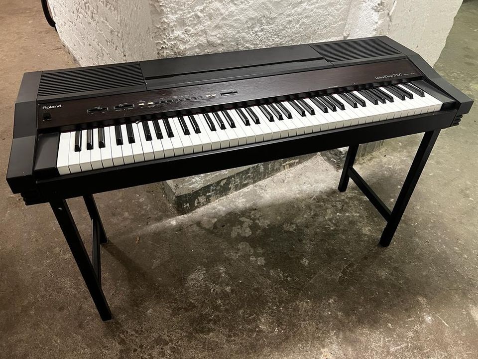 Roland HP 2000 Piano in Köln