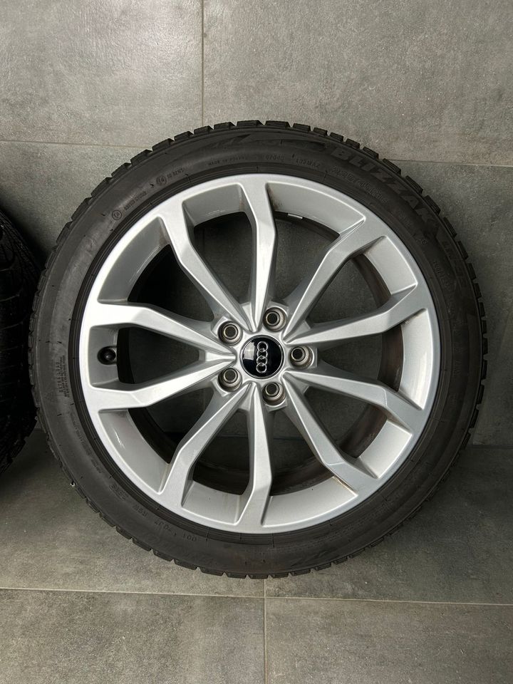 Audi A4 S4 18 Zoll 8W0601025ED 225/45/18 Bridgestone Winterreifen in Spaichingen