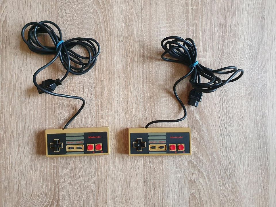 Nintendo NES 2 Controller in Dortmund