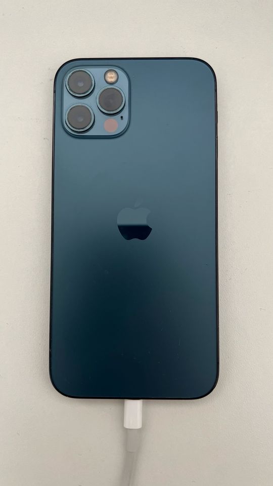 iPhone 12 Pro 256 gb blau - top Zustand  - magsafe Hülle in Stuttgart