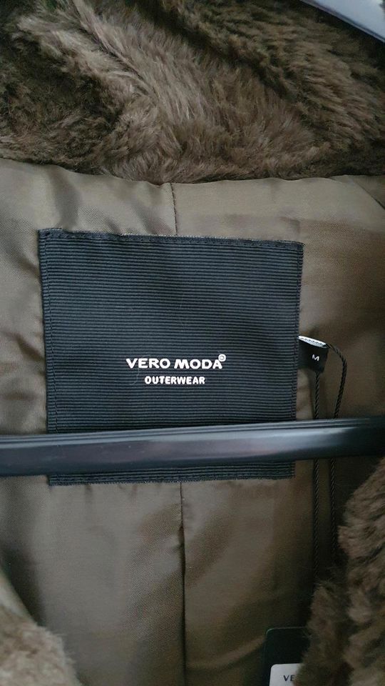 Vero Moda Jacke Gr. 38 Fake Fur in München