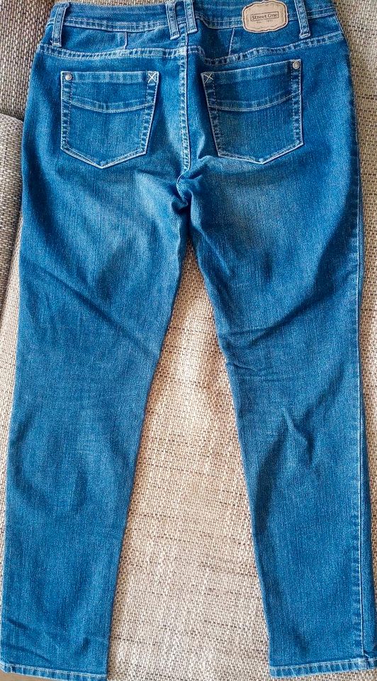 Bekleidungspaket Gr.40 Jeans Pullis 4Teile in Bergen auf Rügen