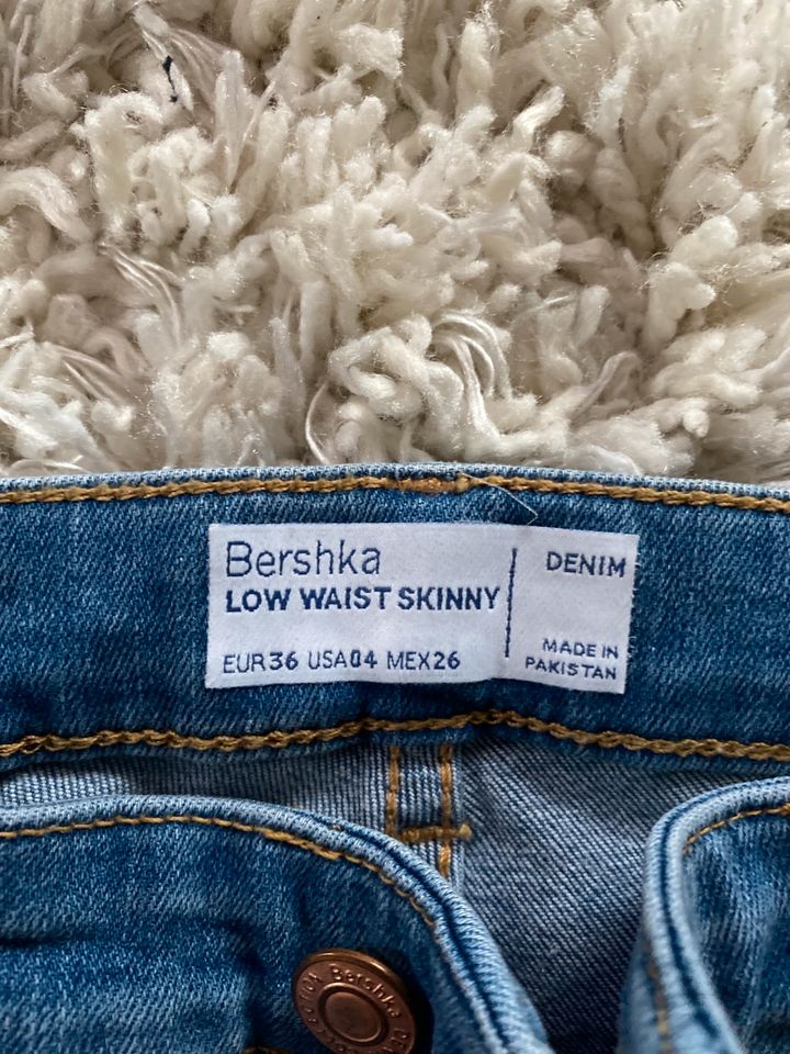 Jeans Bershka Gr. 36 low waist skinny in Berlin