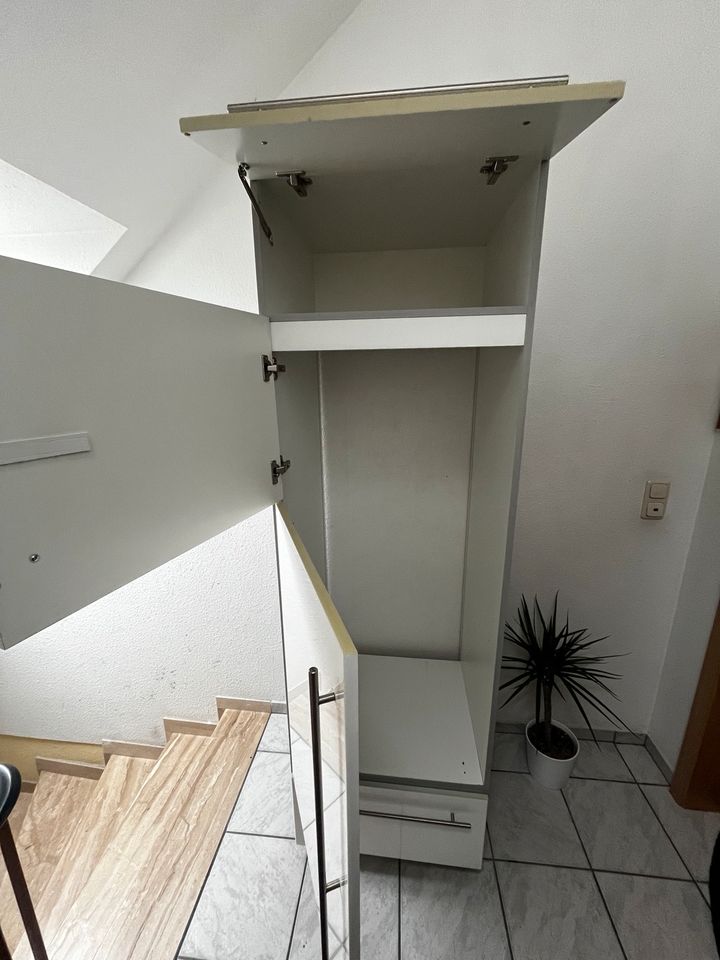 Einbauschrank für Kühlschrank weiß, Lack glänzend in Hanau