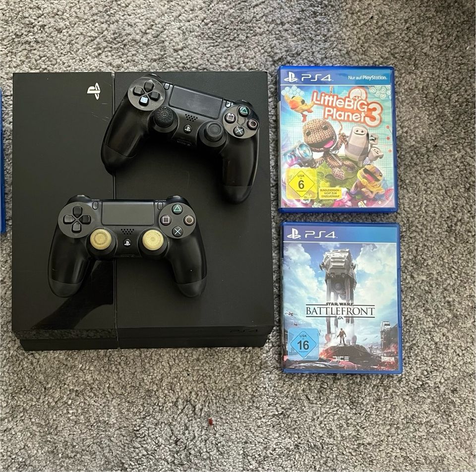 PS4 mit 2 Controllern in Berlin