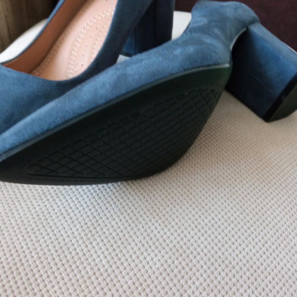 Neue Schöne Schuhe High Heels Blau und Gelb in Dortmund