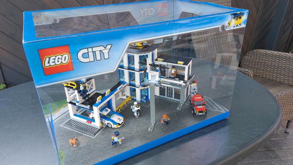 LEGO Polizeistation Aussteller Display Sammlerstück in Stadtallendorf