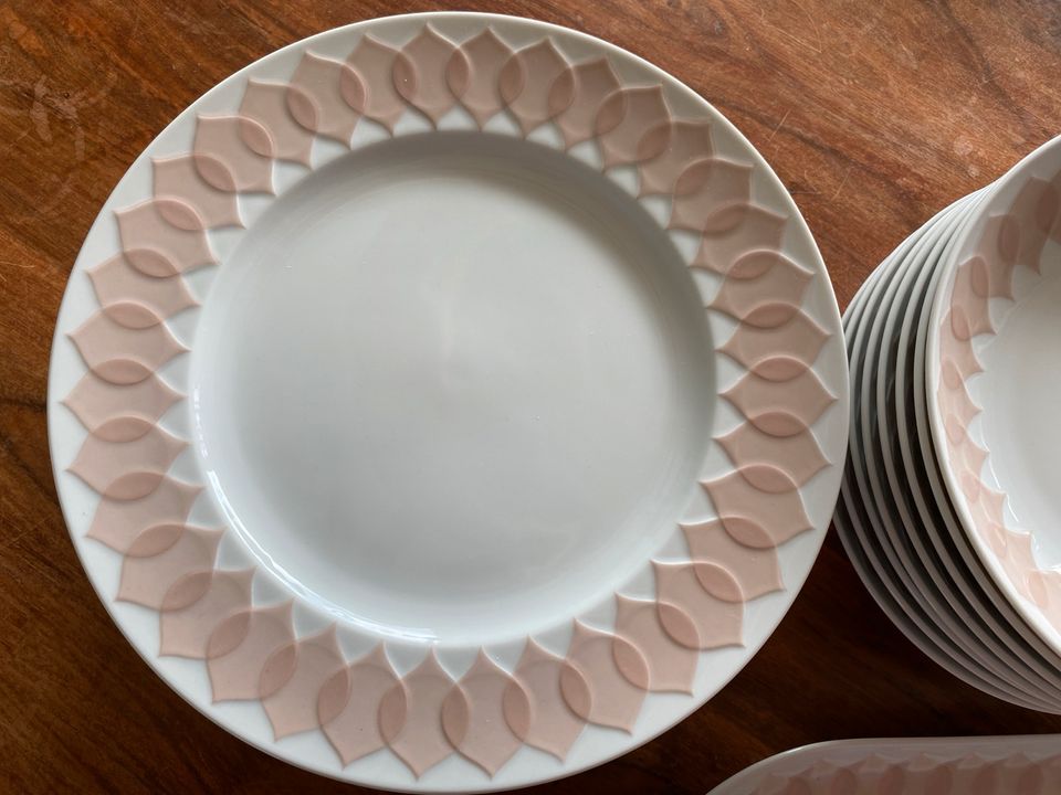 Rosenthal Studio Line Lotus Graved Lachs rosa Service 20-teilig in Pulheim