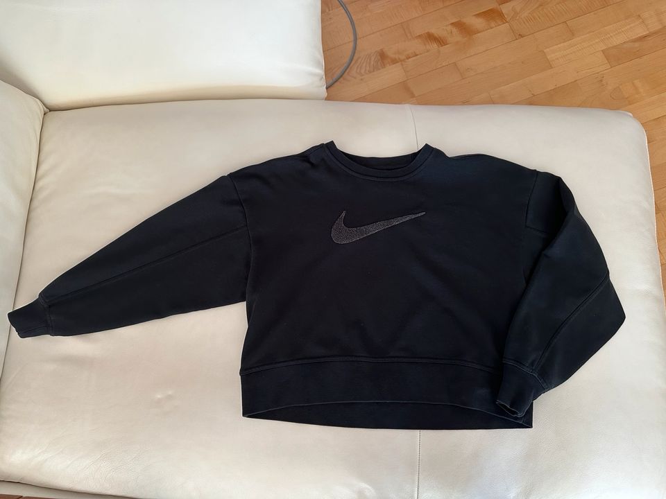 Nike Pullover XS schwarz oversize in Moers