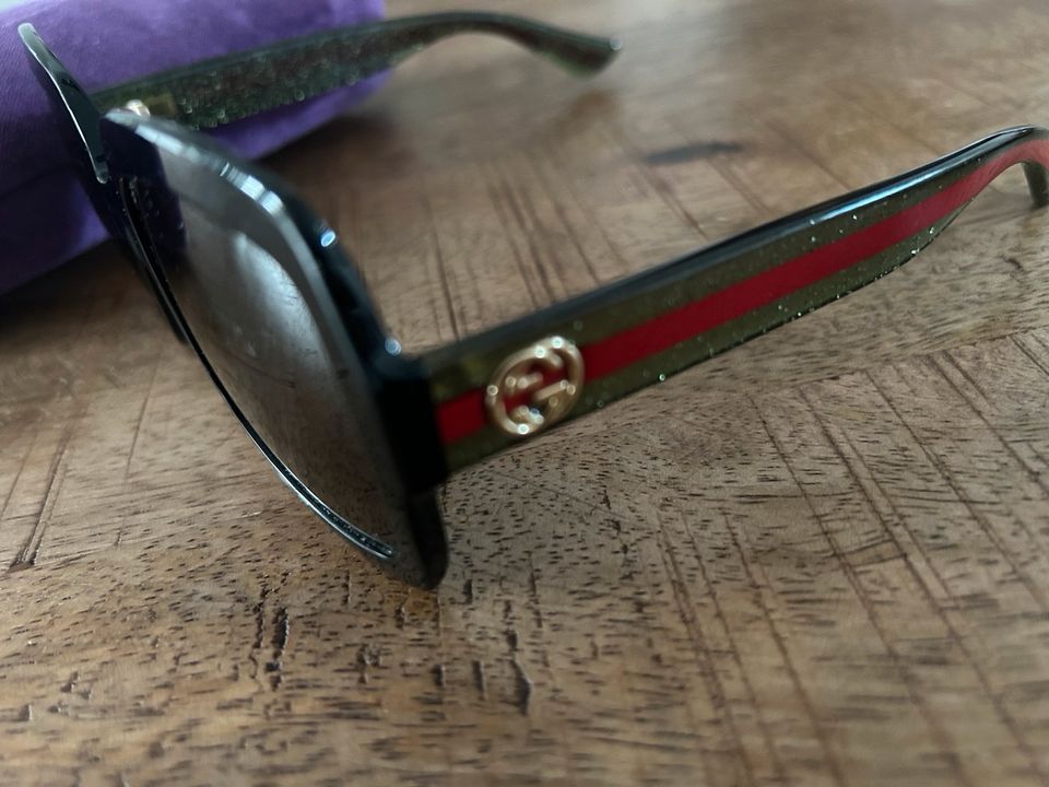 Gucci Sonnenbrille mit Etui in Wesseling
