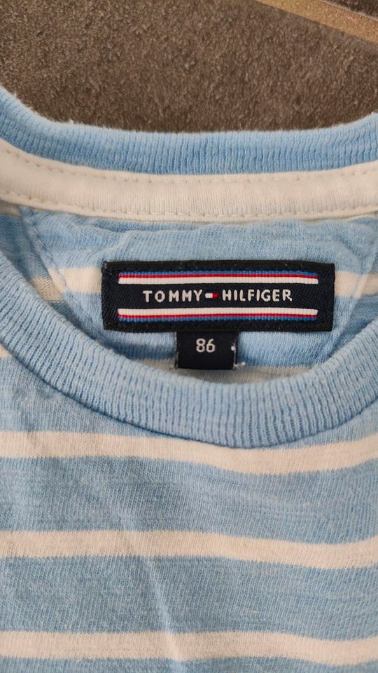 Tommy Hilfiger T-Shirt Größe 86 in Jettingen