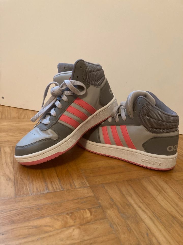 Adidas Schuhe Gr. 37 1/3 in Überlingen