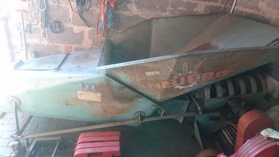 Neuero Heu- und Strohballen Gebläse 10 PS Motor in Rahden