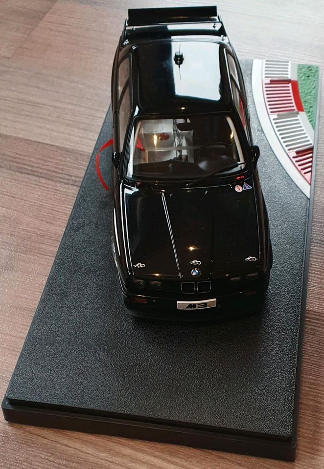 BMW M3 E30 DTM PLAIN BODY VERSION 1:18 in Wilhelmshaven