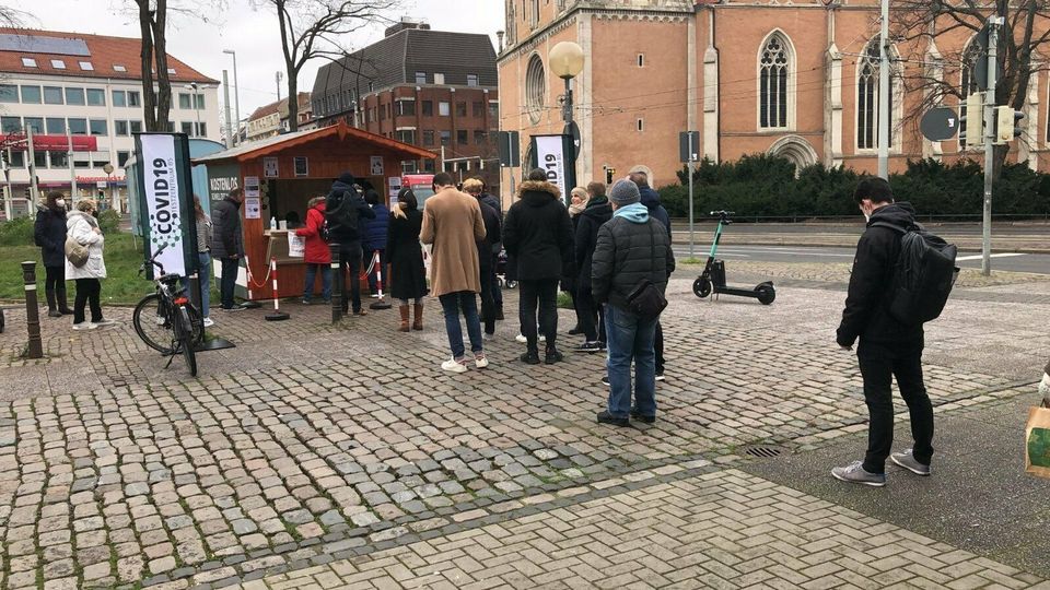 Erdbeerverkaufsstand Verkaufsstand Verkaufshütte Marktstand Weihnachtsmarktstand Weihnachtsmarkthütte Markthütte Imbiss  Kiosk  Wurstbude in Rödinghausen