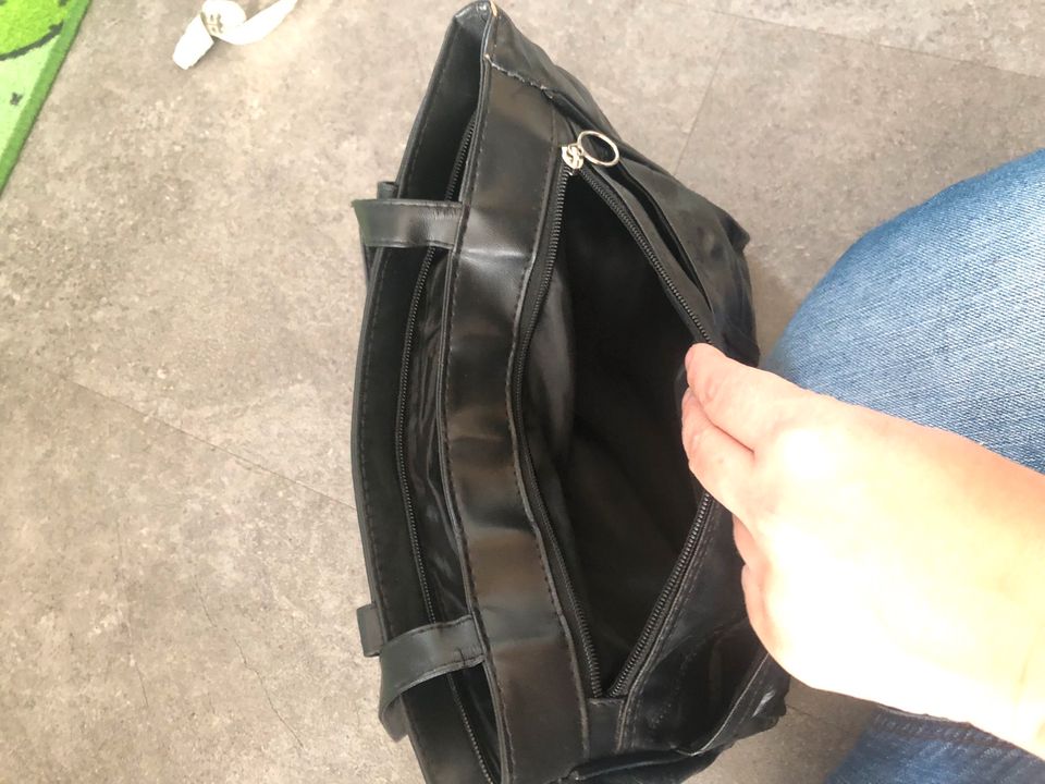 Handtasche schwarz in Fischbach