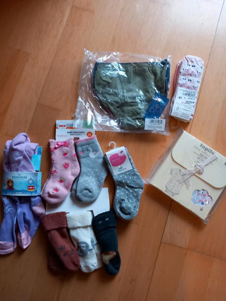Baby Klamotten Paket Mädchen NEU in Leipzig