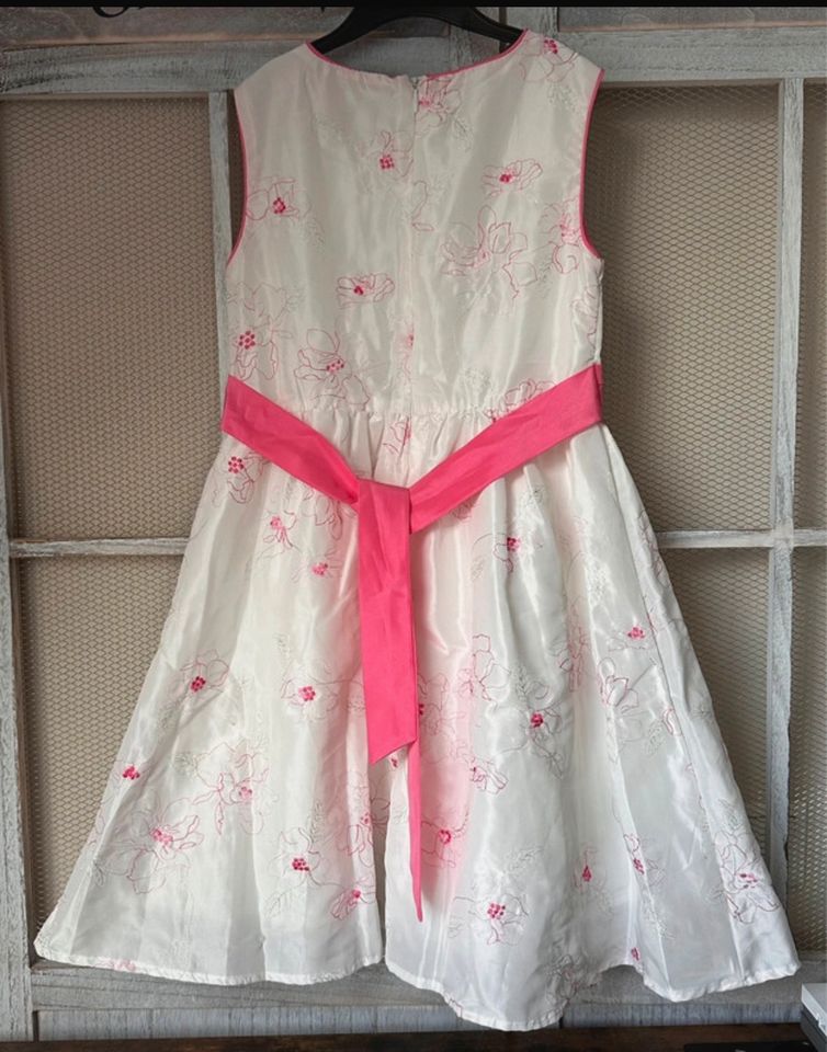 Mädchen Kleid mit Unterrock pink weiß Blumen Größe 128 in Burscheid