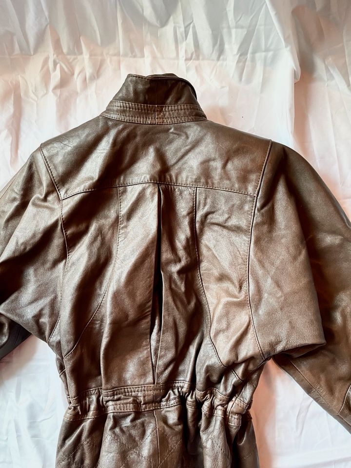 Echt Leder Vintage Jacke mit Schulterpolsterung in Berlin