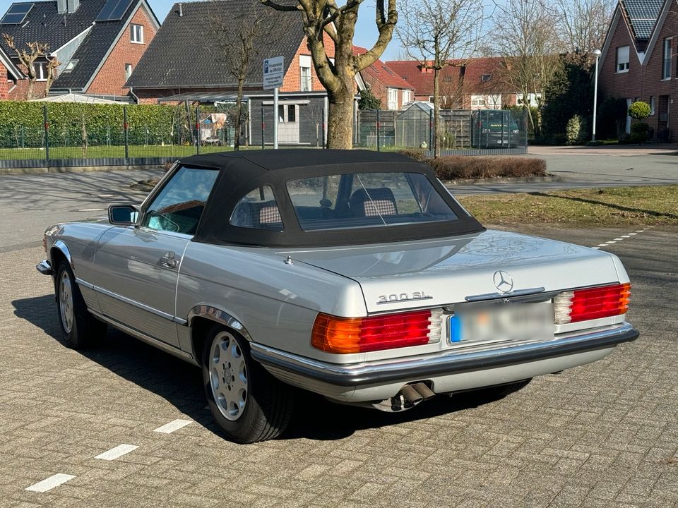 Mercedes 300SL R107 deutsches Fahrzeug  Bj. 1986 in Greven