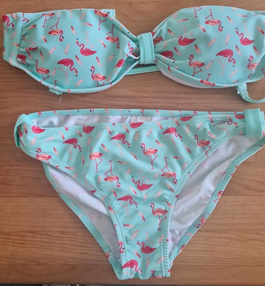 Bikini Mädchen 146/152 Flamingo Sterne je Bikini 2 € in Zülpich