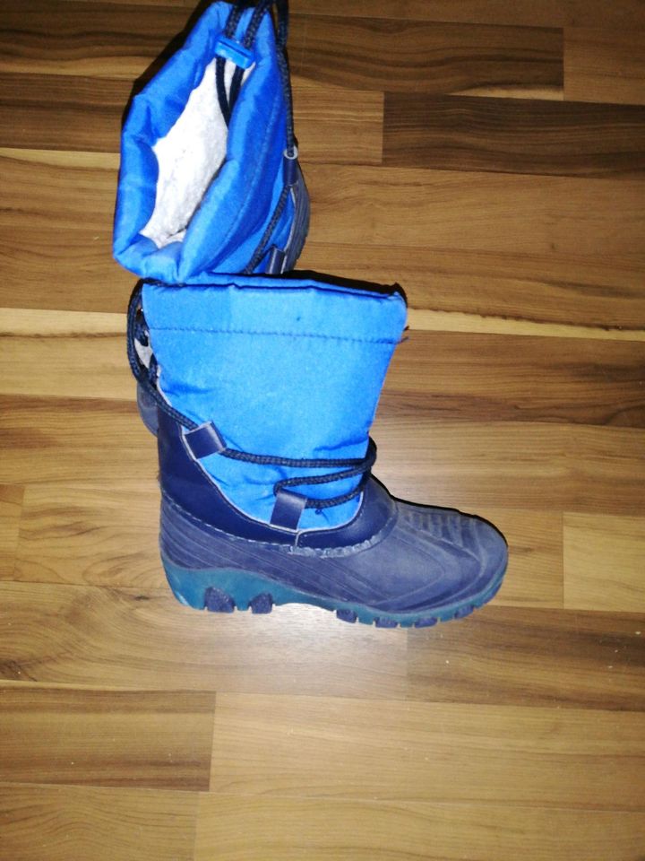 Winterstiefel mit Blinklicht beim Laufen in Treuchtlingen