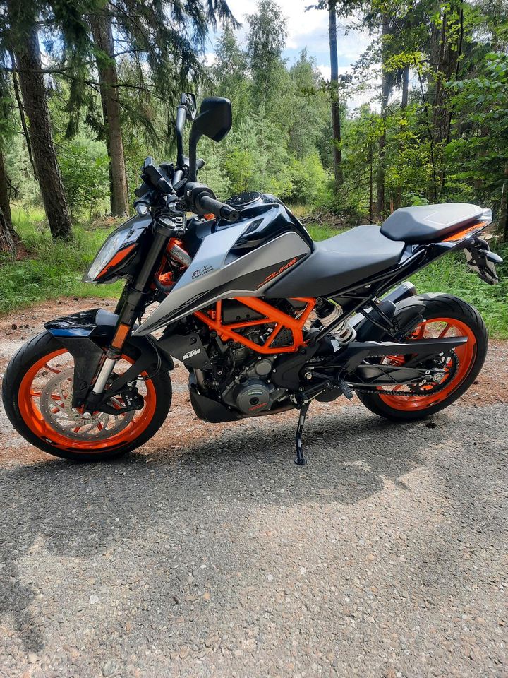 KTM Duke 390 Neuwertig Top Zustand wenig Km Garantie in Nördlingen