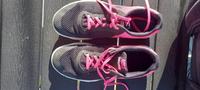Damen Nike Turnschuhe Gr 38 Bayern - Landshut Vorschau