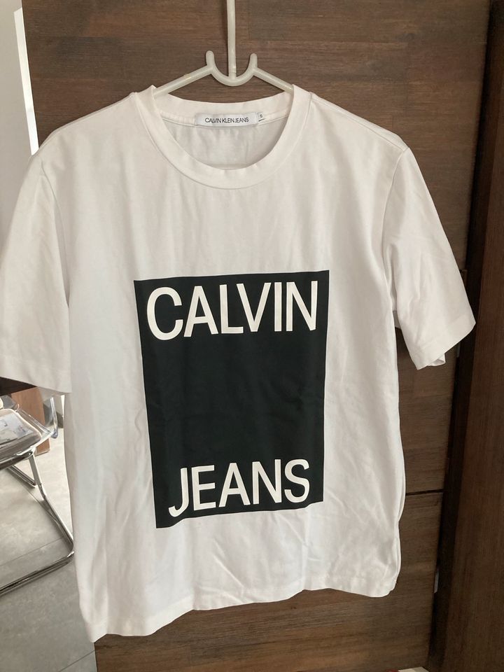 Calvin Klein Tshirt Größe S in Überherrn