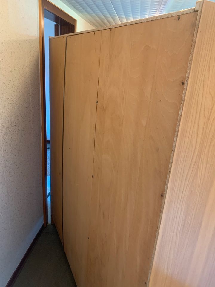 Schrank Kleidung Highboard Kommode Zimmer Wohnung Klamotten in Leipzig