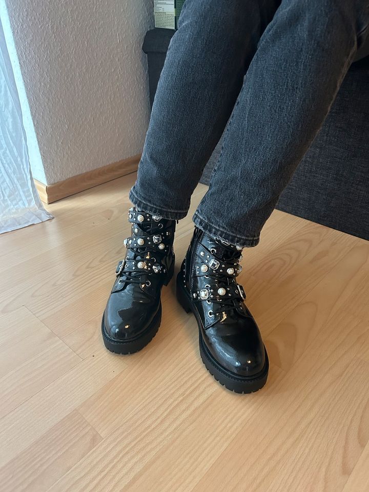 Boots Perlen Lack schwarz von Bullboxer Gr.38 wie neu in Bonn